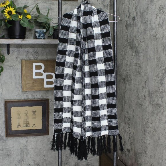 Aqua Accessories - NWT Aqua Buffalo Plaid Wrap Rectangle Fringe Scarf One Size Black White Plaid
